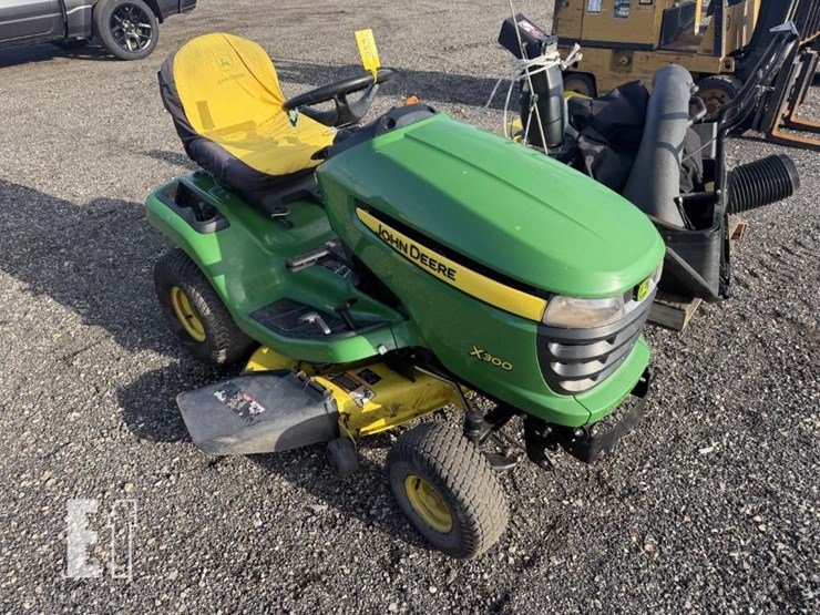 john-deere-x300-image-6