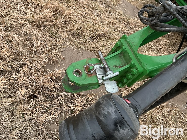 2021-john-deere-560m-image-9