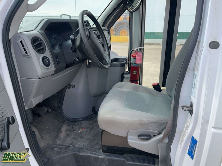 2016-ford-e-series-s/a-21-passenger-bus-image-13