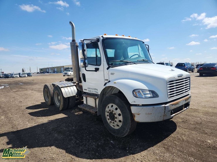 2007-freightliner-m2-106-image-2