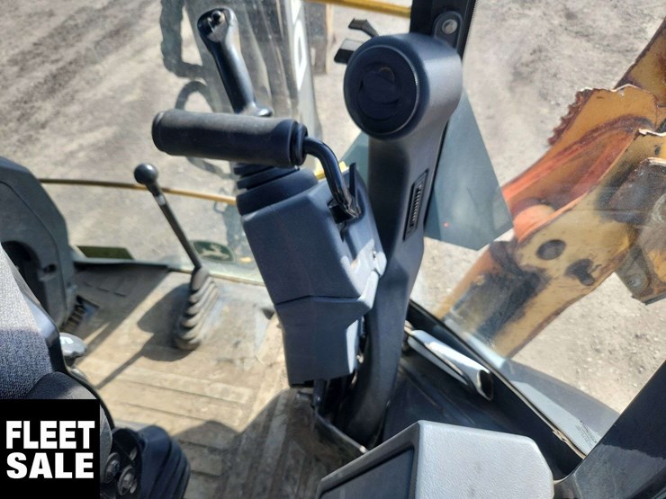 2016-deere-410l-image-18