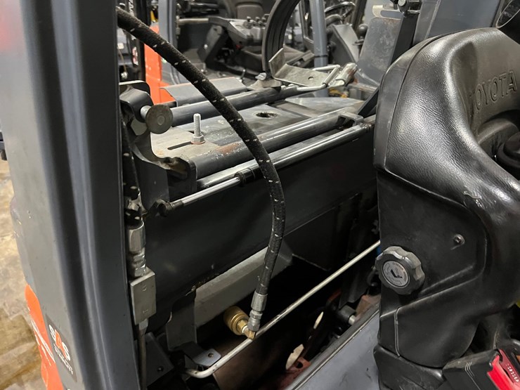 #2009-•-toyota-forklift-(non-runner)-image-11