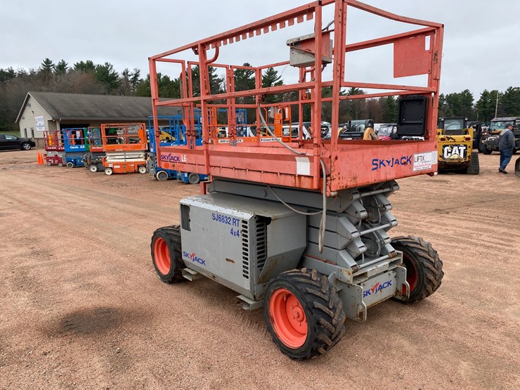 skyjack-sj6832rt-image-12