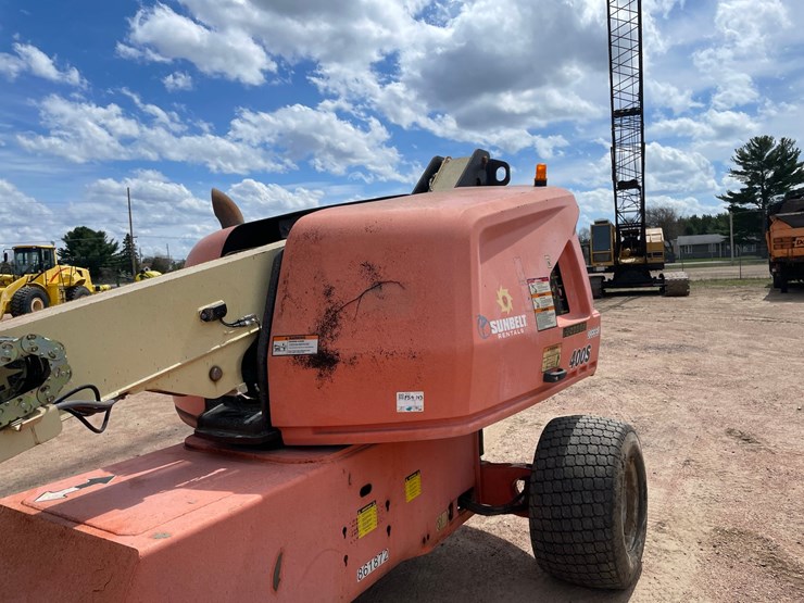 2016-jlg-400s-image-21