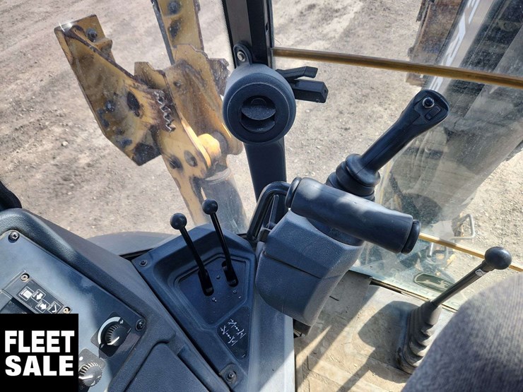 2016-deere-410l-image-17