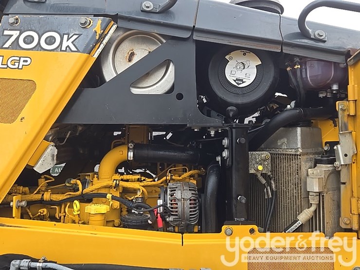 2019-deere-700k-lgp-image-42