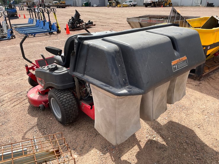 #1549-•-massey-ferguson-zero-turn-lawn-mower-image-5