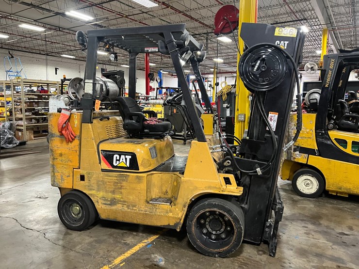 #2008-•-cat-forklift-image-4