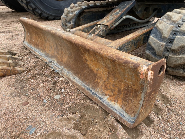 2011-deere-27d-image-9