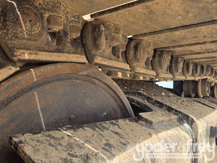 2021-caterpillar-336-image-15