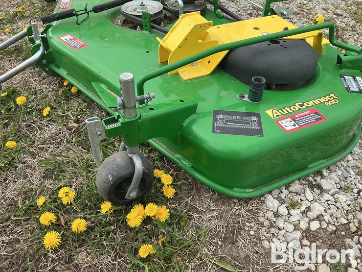 2017-john-deere-60d-image-11