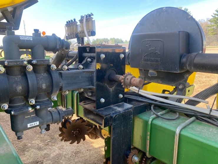 john-deere-7200-image-32