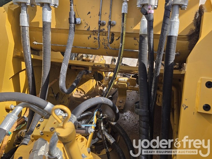 2021-caterpillar-336-image-89