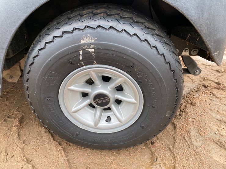 #1585-•-club-car-electric-golf-cart-with-charger-image-16