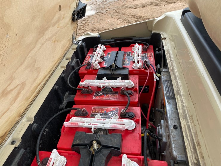 #1584-•-club-car-electric-golf-cart-with-charger-image-24