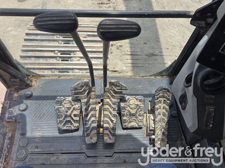 2019-caterpillar-330-image-54
