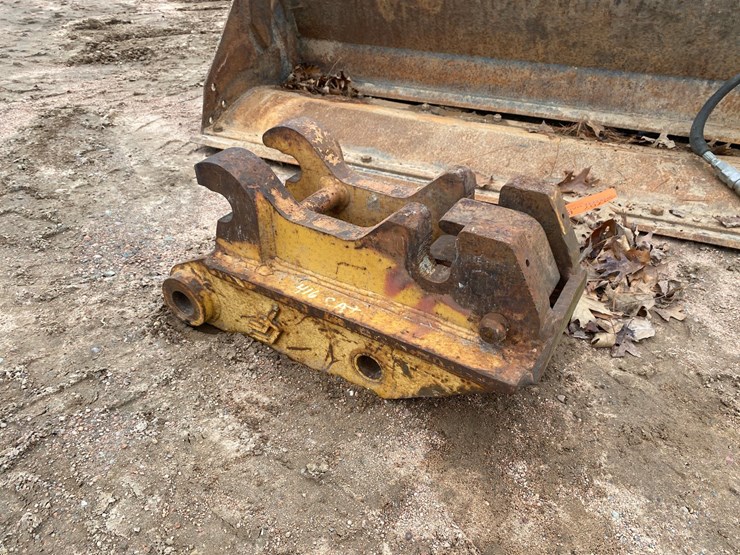 caterpillar-416-image-3