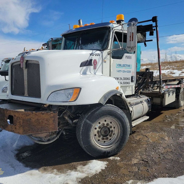 Non-Operable 2015 Kenworth T4 Series T/A Hook Lift Truck