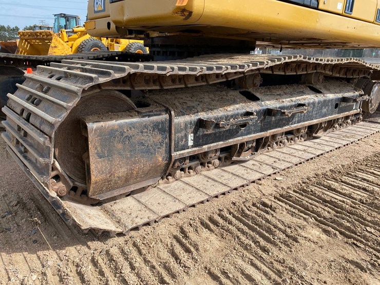 2018-caterpillar-320d-image-24