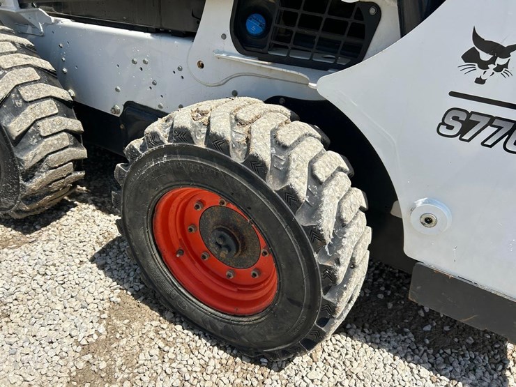 2022-bobcat-s770-image-15