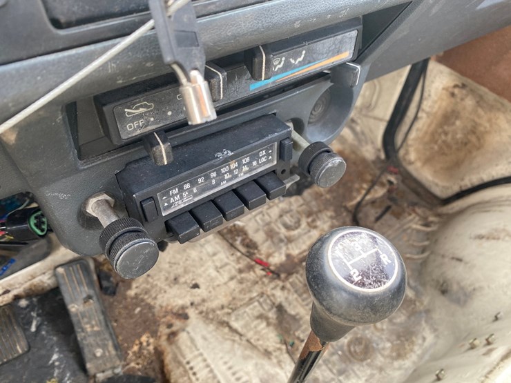 #1561-•-mitsubishi-minicab-truck-(no-title)-image-26