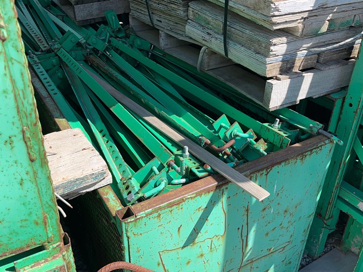 big-green-scaffolding-image-6