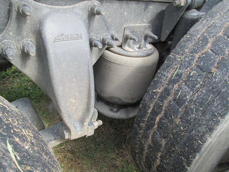 2016-freightliner-cascadia-113-image-15