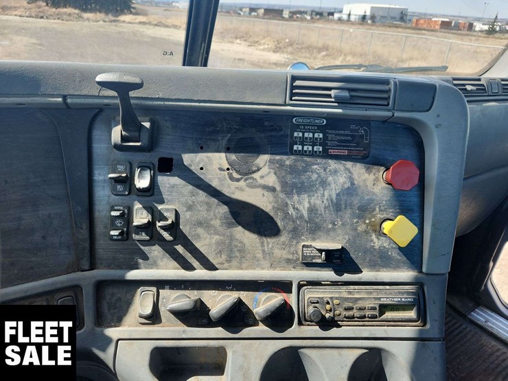 2005-freightliner-columbia-120-image-13