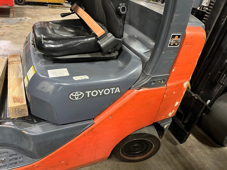 #2005-•-toyota-4500-lb.-forklift-(non-operational)-image-3