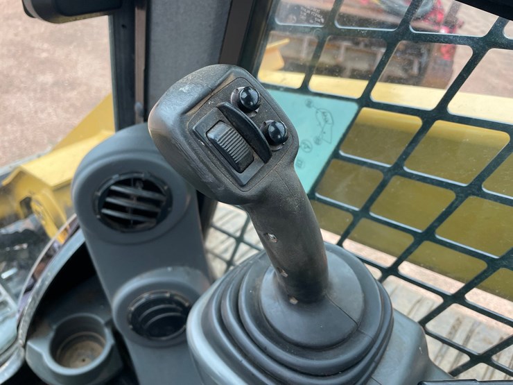 2014-caterpillar-287d-image-36