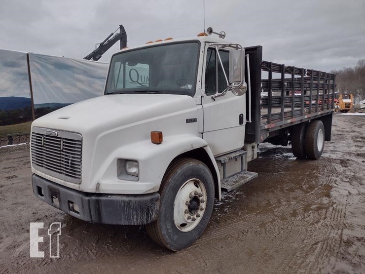 2002-freightliner-fl70-image-32