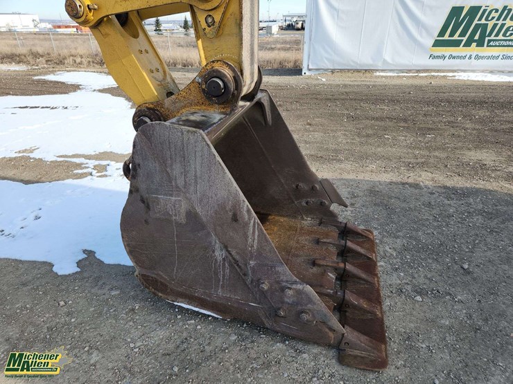 2019-caterpillar-320-image-17