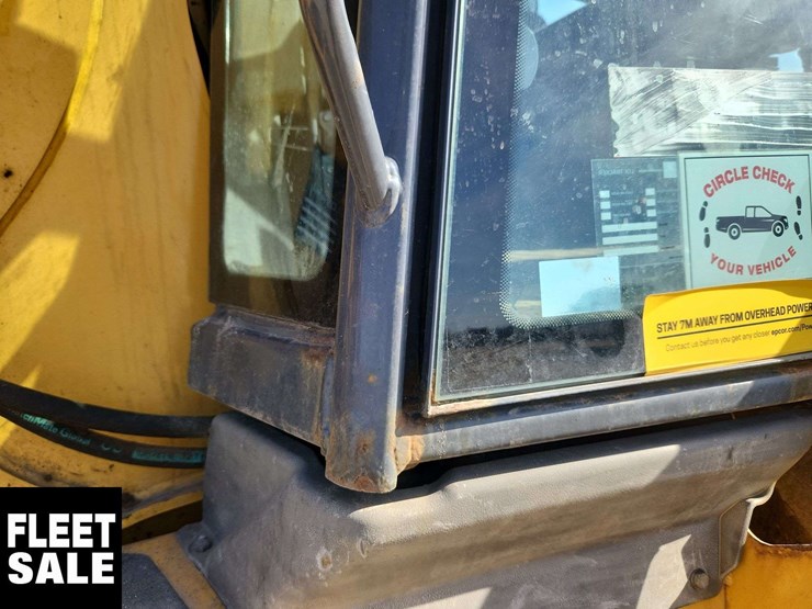 2017-deere-410l-image-45