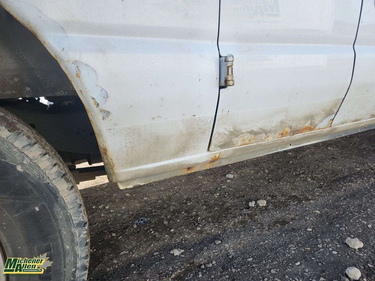 2010-ford-cargo-image-44