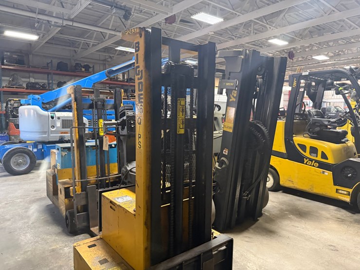 #2074-•-big-joe-electric-lift-truck-image-9