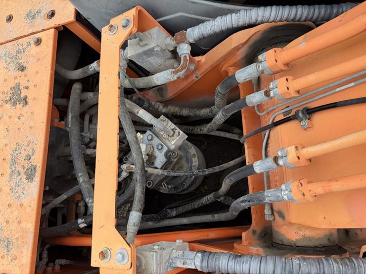 2011-doosan-dx225-lc-image-26