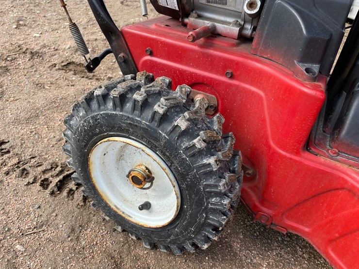 #1541-•-toro-7240e-24"-snow-blower-image-9