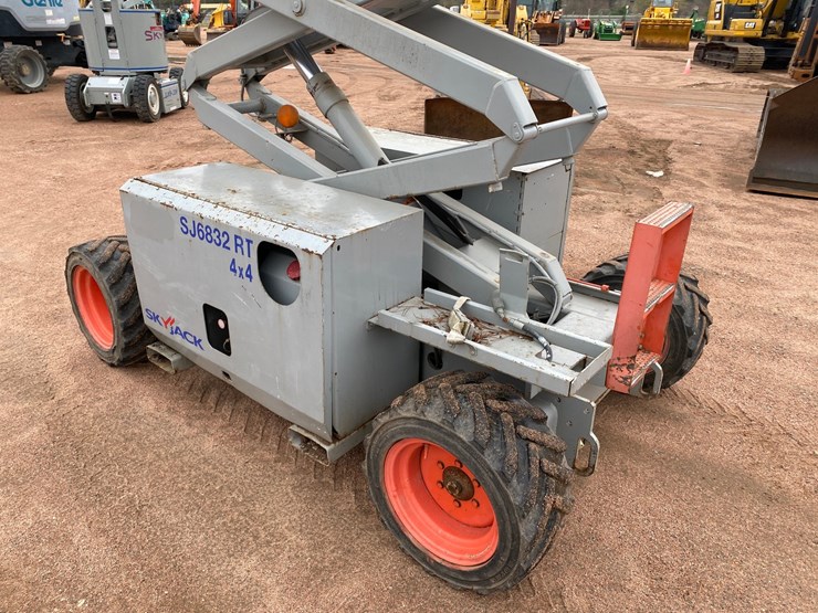 skyjack-sj6832rt-image-18