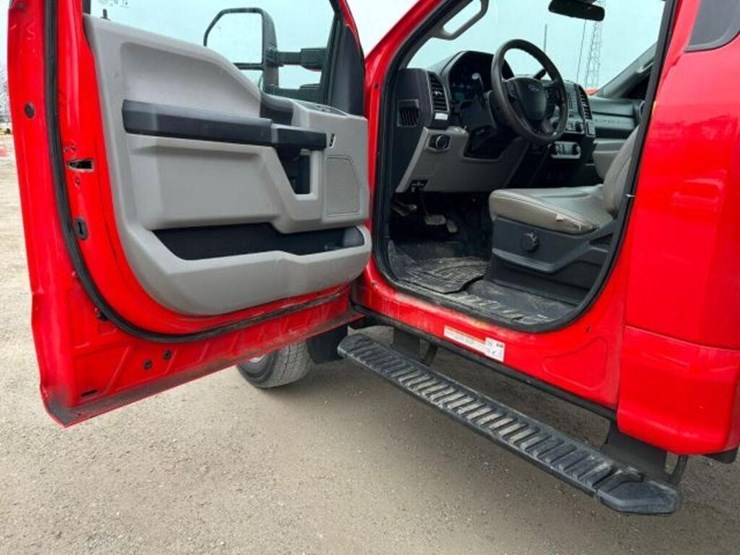 2020-ford-f550-xl-image-21