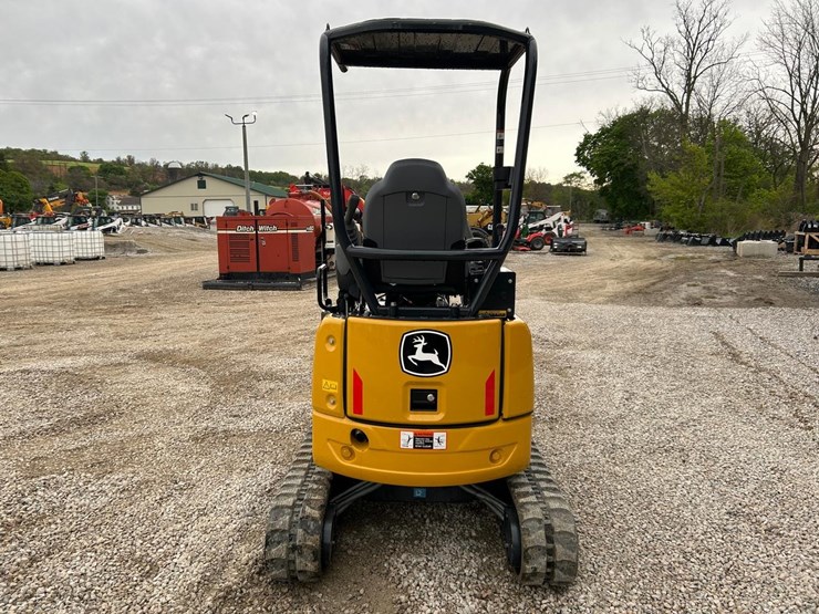 2023-deere-17g-image-3