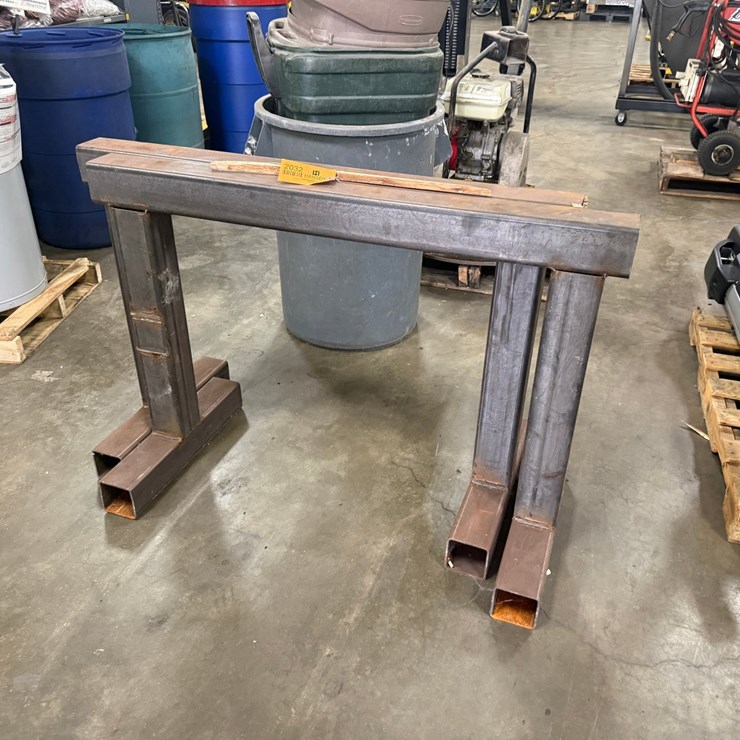 #2032 • Metal Table Legs