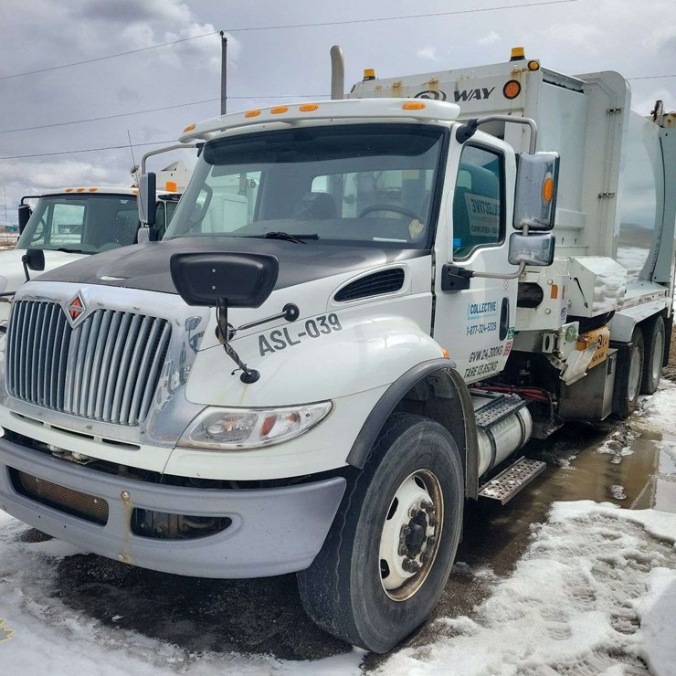 Non-Operable 2020 International HV607 T/A Refuse Truck