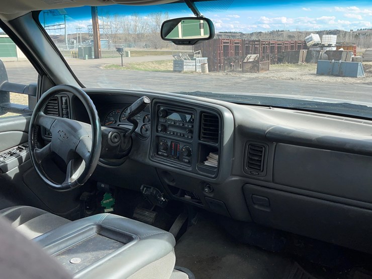 2006-chevrolet-silverado-2500-pickup-image-30