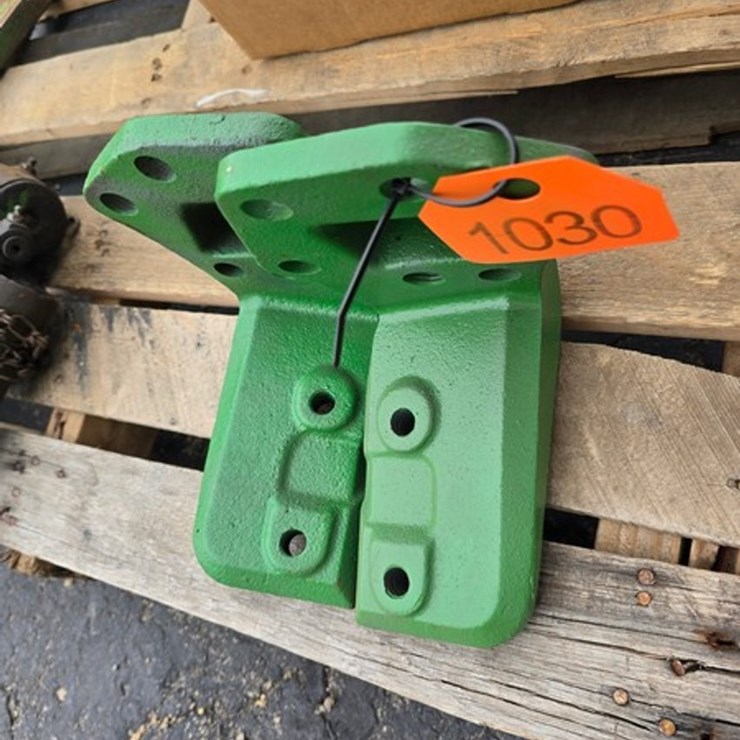 #1030 • John Deere Clam Shell Fender Brackets