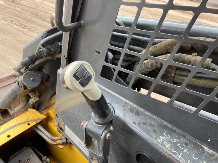 2007-new-holland-c185-image-38