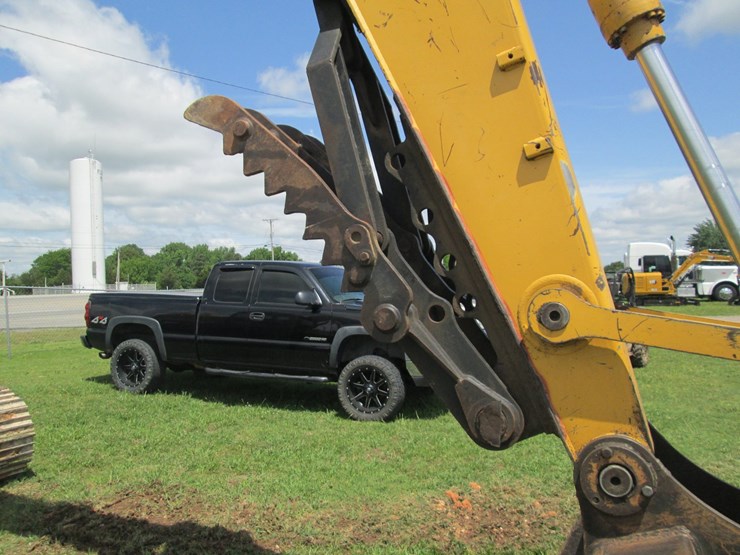 deere-200-lc-image-33