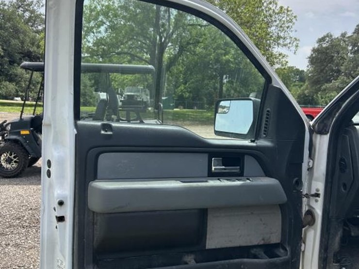 2014-ford-f150-xl-image-12