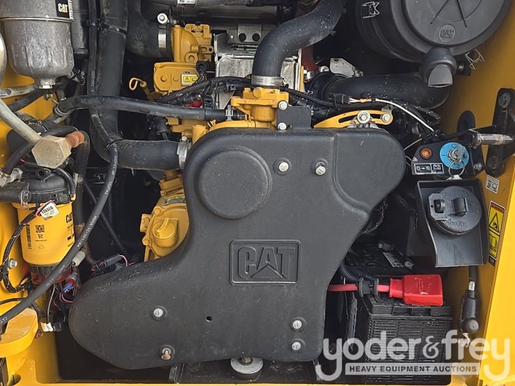 2022-caterpillar-299d3-image-38