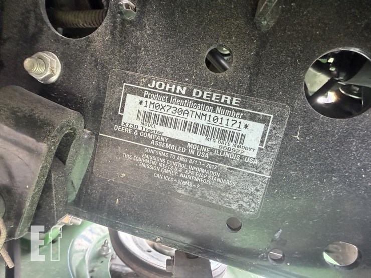 2022-john-deere-x730-image-23