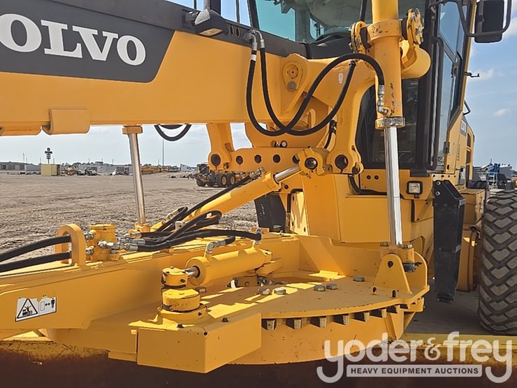 2012-volvo-g940b-image-26